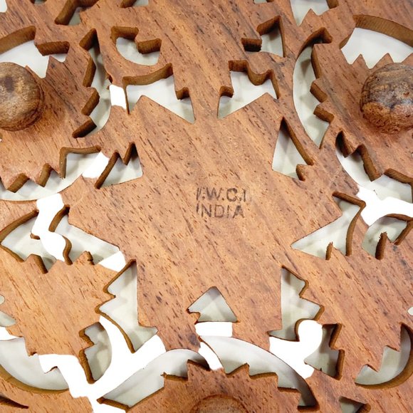 Vintage Hand Carved Wooden Trivet Hotplate with 1.1" Legs 6" Floral Leaf Design - Picture 3 of 8